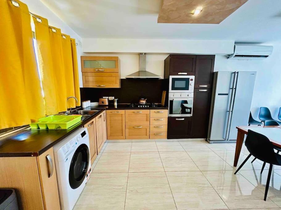 Duplex Whiskey Home 200M Away From The Sea And The Square Сейнт Полс Бей Екстериор снимка