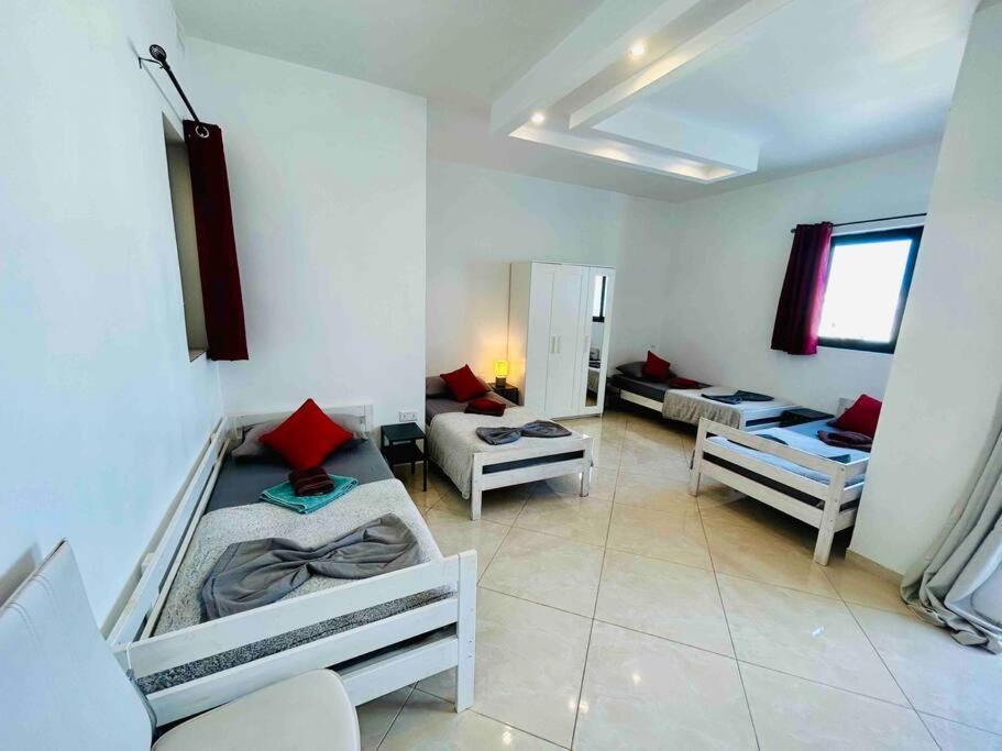 Duplex Whiskey Home 200M Away From The Sea And The Square Сейнт Полс Бей Екстериор снимка